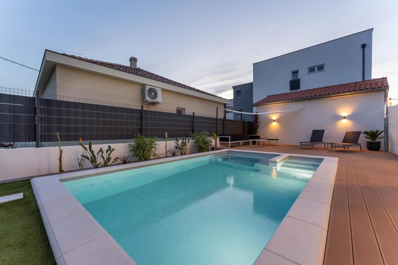Bernie Apartments With A Pool Zadar Exteriér fotografie
