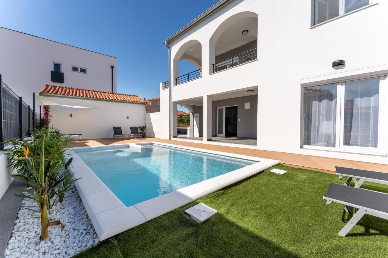 Bernie Apartments With A Pool Zadar Exteriér fotografie